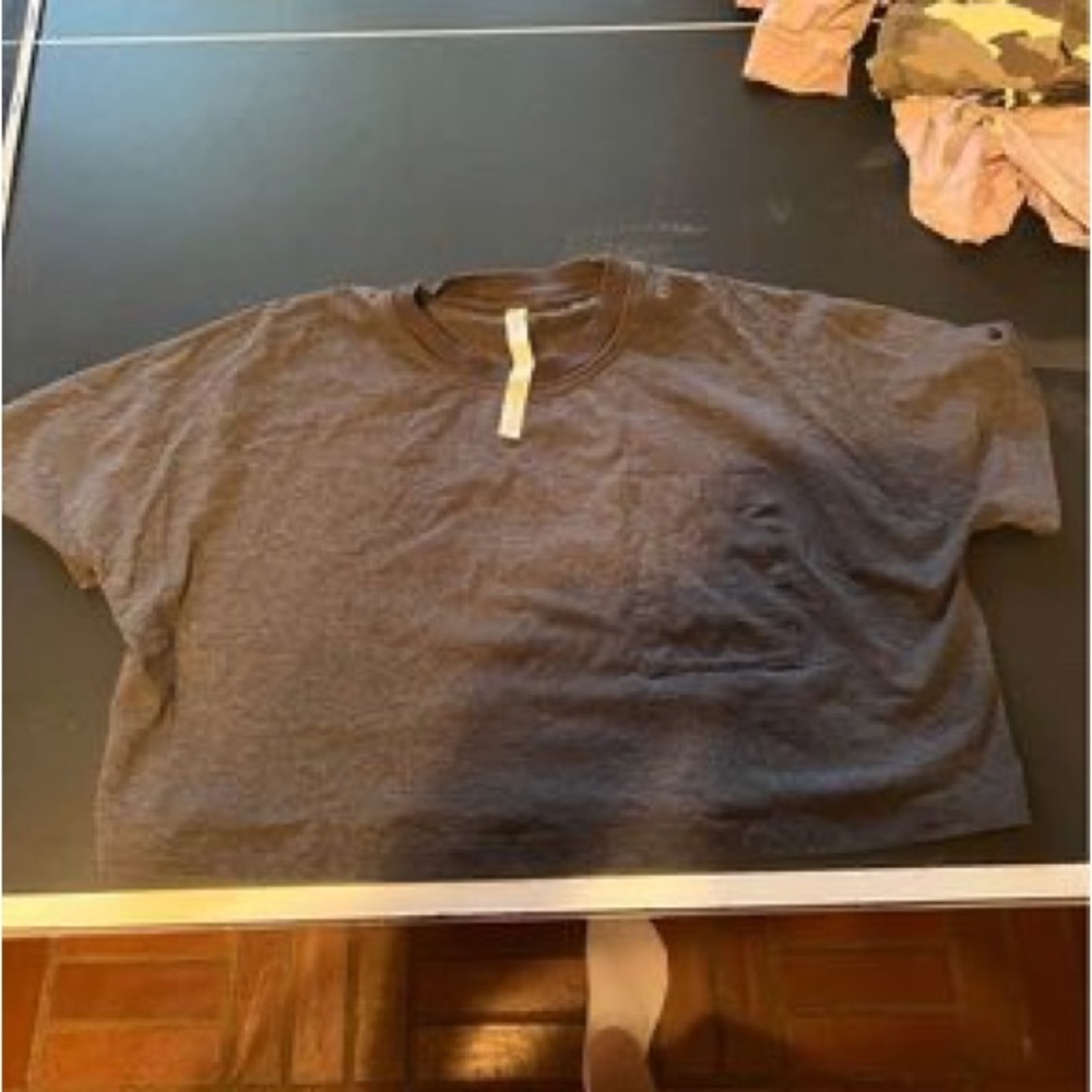 lululemon cropped tee